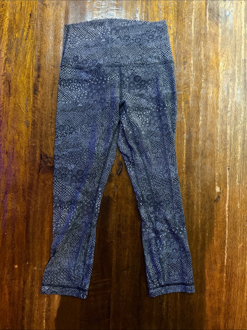lululemon athletica black and white Pattern High-Rise Crop Leggings NWOT
